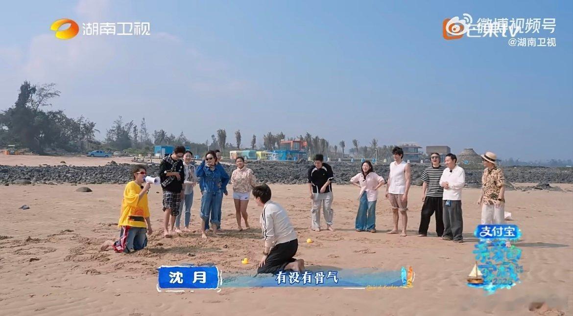 王鹤棣王鹤棣一句话让张宸逍跪了 节目里的相处氛围真的太舒服，王鹤棣说在公司他是小