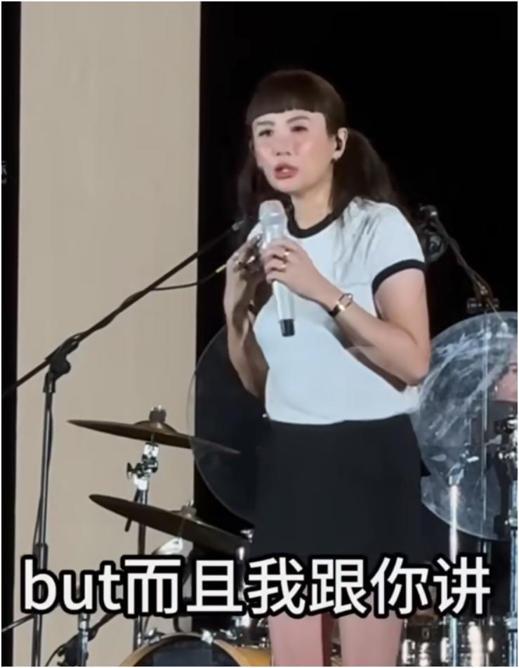 笑发财了，说小品届又多了位女歌手魏如萱，这反差感直接拉满！魏如萱唱闽南语那叫一个
