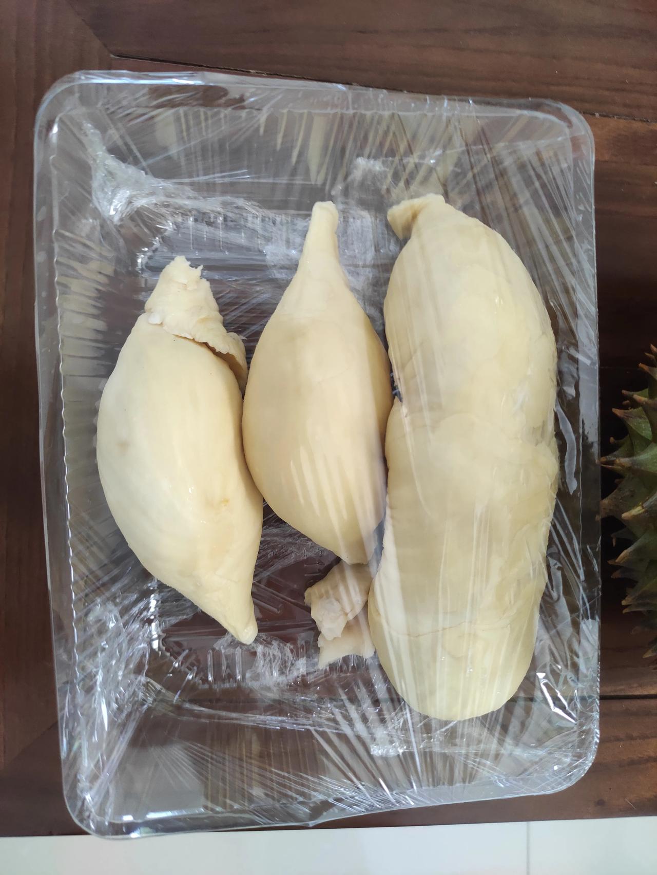 这榴莲肯定是报恩的[偷笑][偷笑]！今天去买水果，问老板说榴莲23块一斤还帮开，