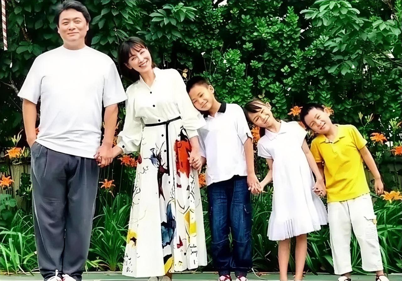 岳丽娜：她19岁与导演私奔，地下室裸婚连生3胎，今被丈夫用7部剧捧红

提起岳丽