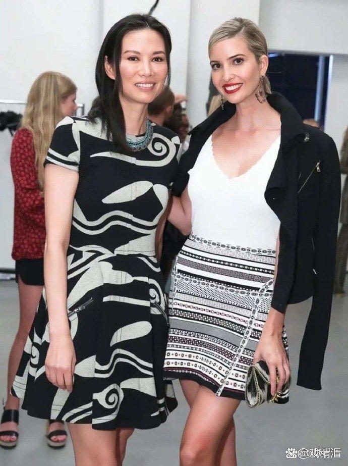 伊万卡和邓文迪合影，她们都是富婆，论气质还得是伊万卡的好。毕竟投胎这一环节，伊万