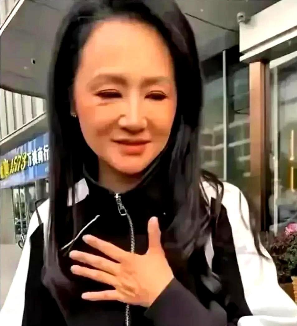 刷到 曹颖自曝因过量喝咖啡患焦虑症时，我手里还握着刚冲好的美式，瞬间瑟瑟发抖这得