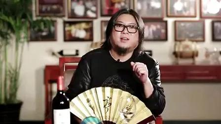 高晓松曾说：“自己非常喜欢印度，因为印度有种其他地方从未有过的平和”。

这段话
