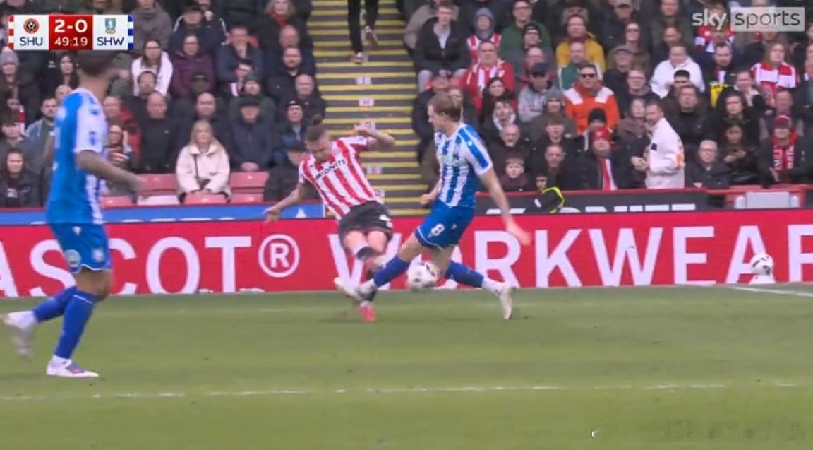 02月22日 英冠第33轮，谢菲联对阵谢周三。比赛第49分钟，菲利普斯暴力蹬踏亮