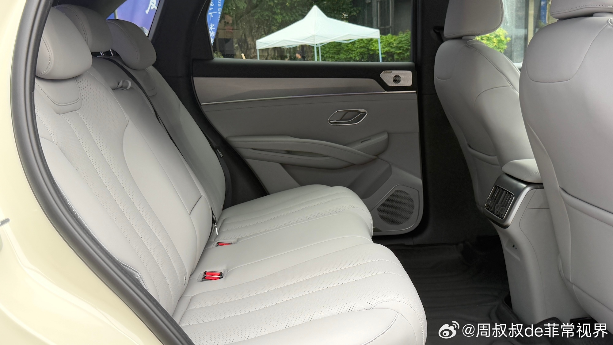 你告诉我，5分钟够干嘛的？点餐吃饭，买杯咖啡奶茶，都远不止5分钟。比亚迪“第二代