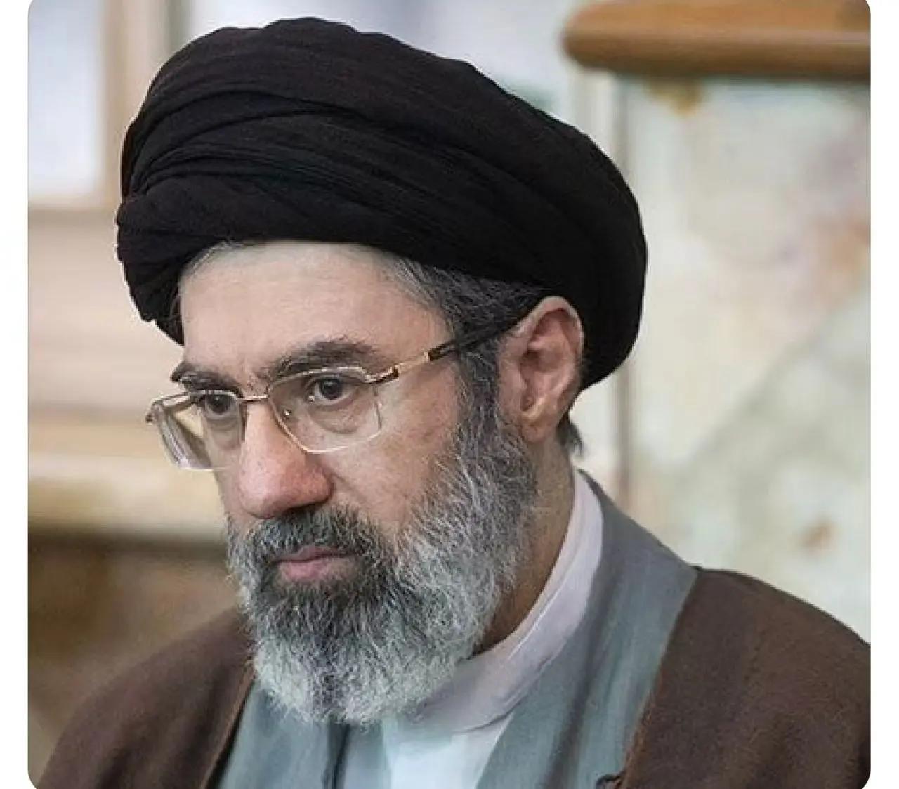 谁可能继任为下一个最高领导人？
哈梅内伊生前从未公开指定继任者，如今他的去世面临