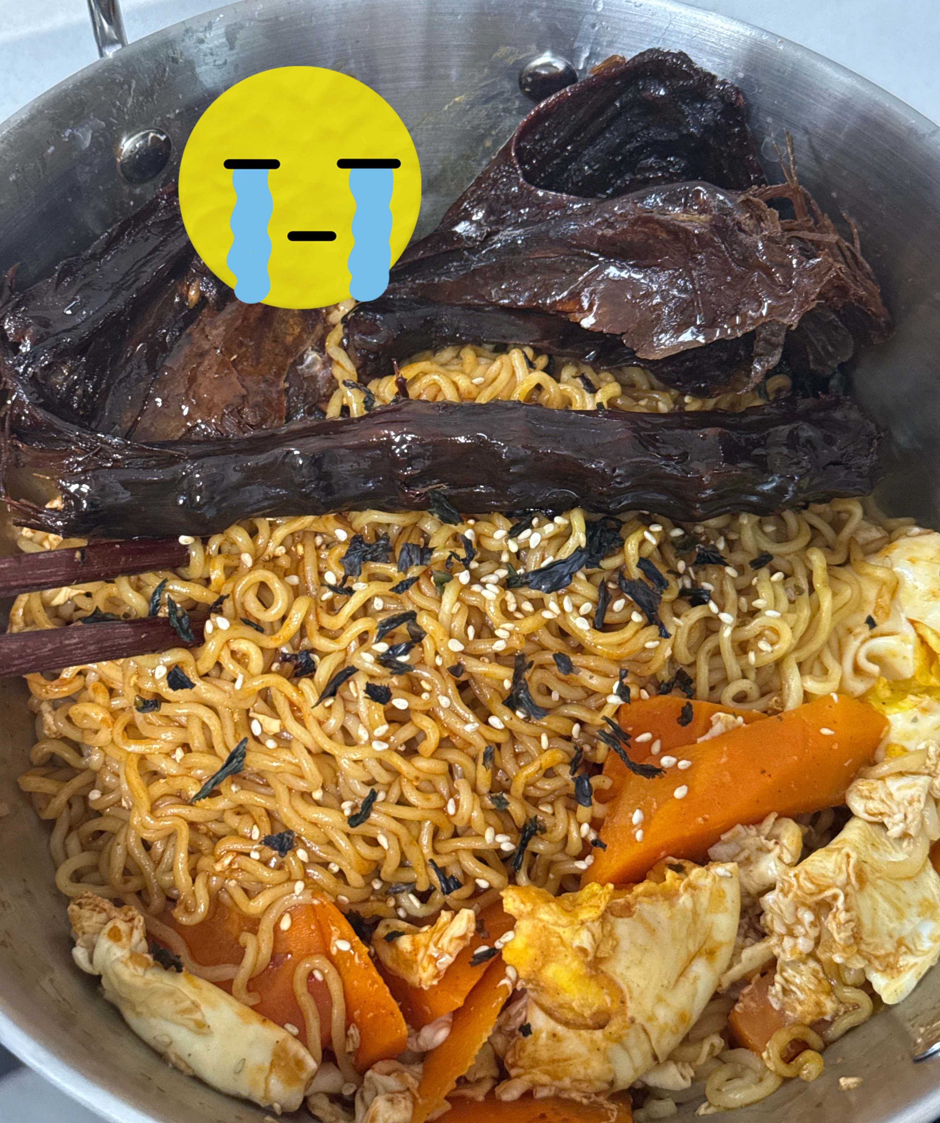 做了份一万大卡的泡面别人的泡面真好看 我的很丑很朴素 每次鸡蛋都煮烂煮面好累 只