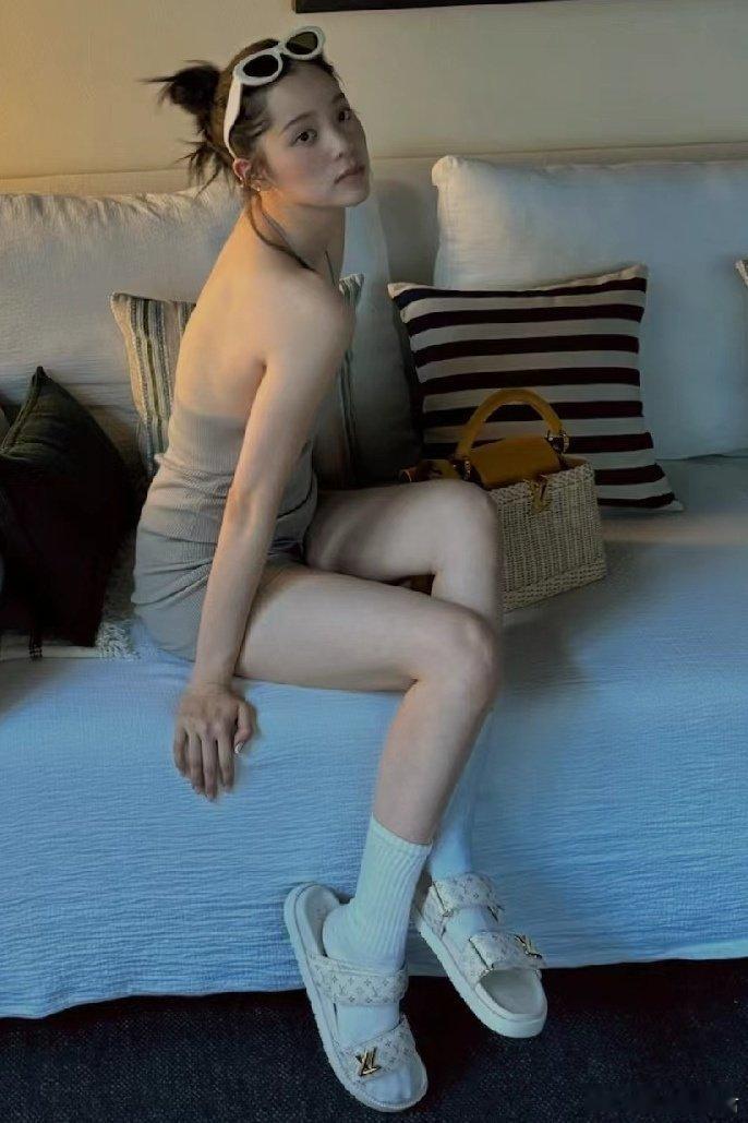欧阳娜娜泳装，真的很美 