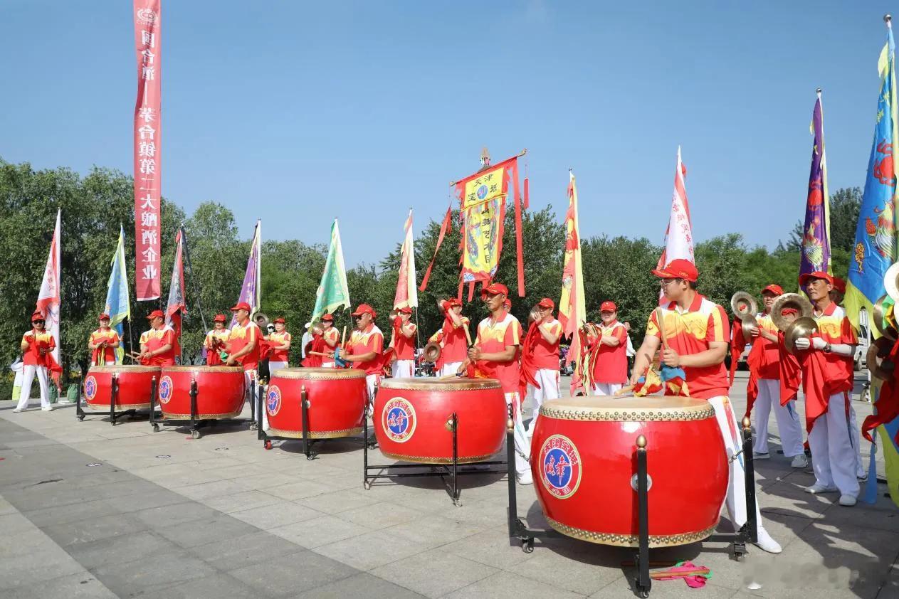 #端午和龙舟很配哦# 6月8日上午，首届“国台杯”京津冀青商龙舟邀请赛在天津宝坻