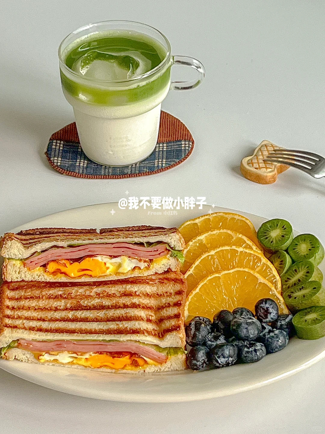 早餐｜芝士火腿煎蛋热压三明治🥪抹茶拿铁