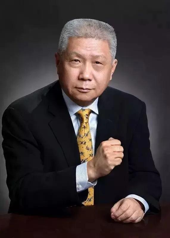 当年，马未都在节目上说，我们家的保姆真是个“怪人”，她从来不动我的古董和钱，却经