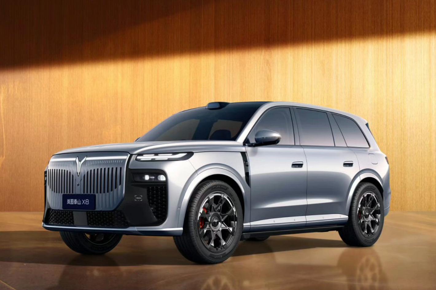 华为鸿蒙系也有双联屏了双15.6英寸智慧双联屏，岚图泰山X8首发后续各种界会不会