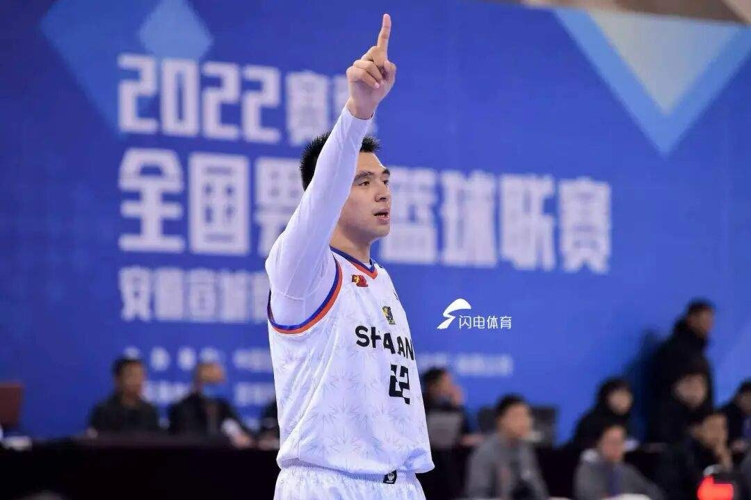山东高速男篮今日正式官宣祝铭震和杨文学正式加盟，球队新赛季在三四五号位有了很大补