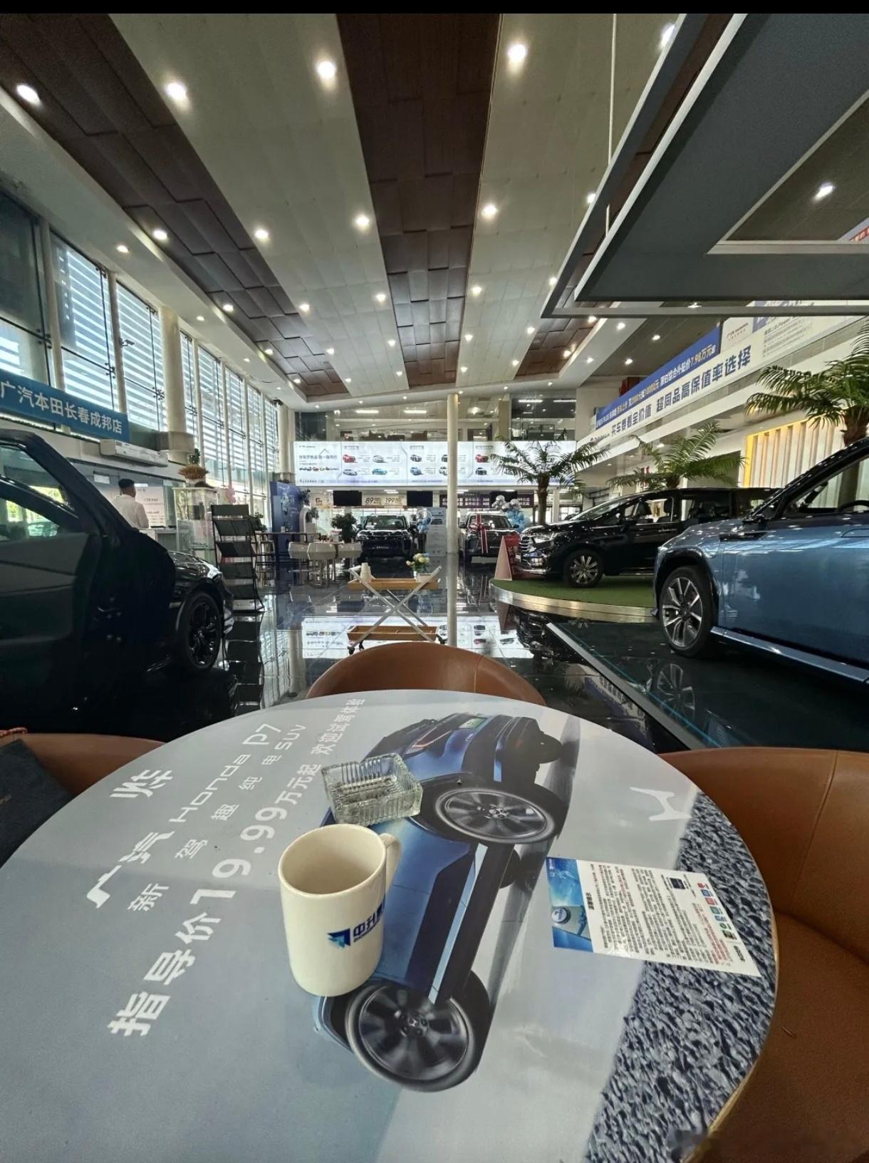 感慨！新能源取代燃油车长春硅谷大街启境店要营业了，图125年9月拍摄的，这个位置
