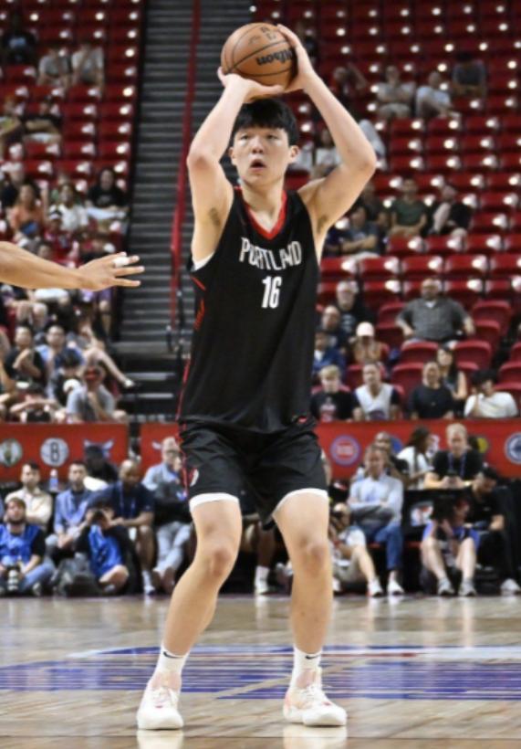 杨瀚森最该谢的，竟是文班亚马！

北京时间 4 月 27 日，NBA 季后赛西部