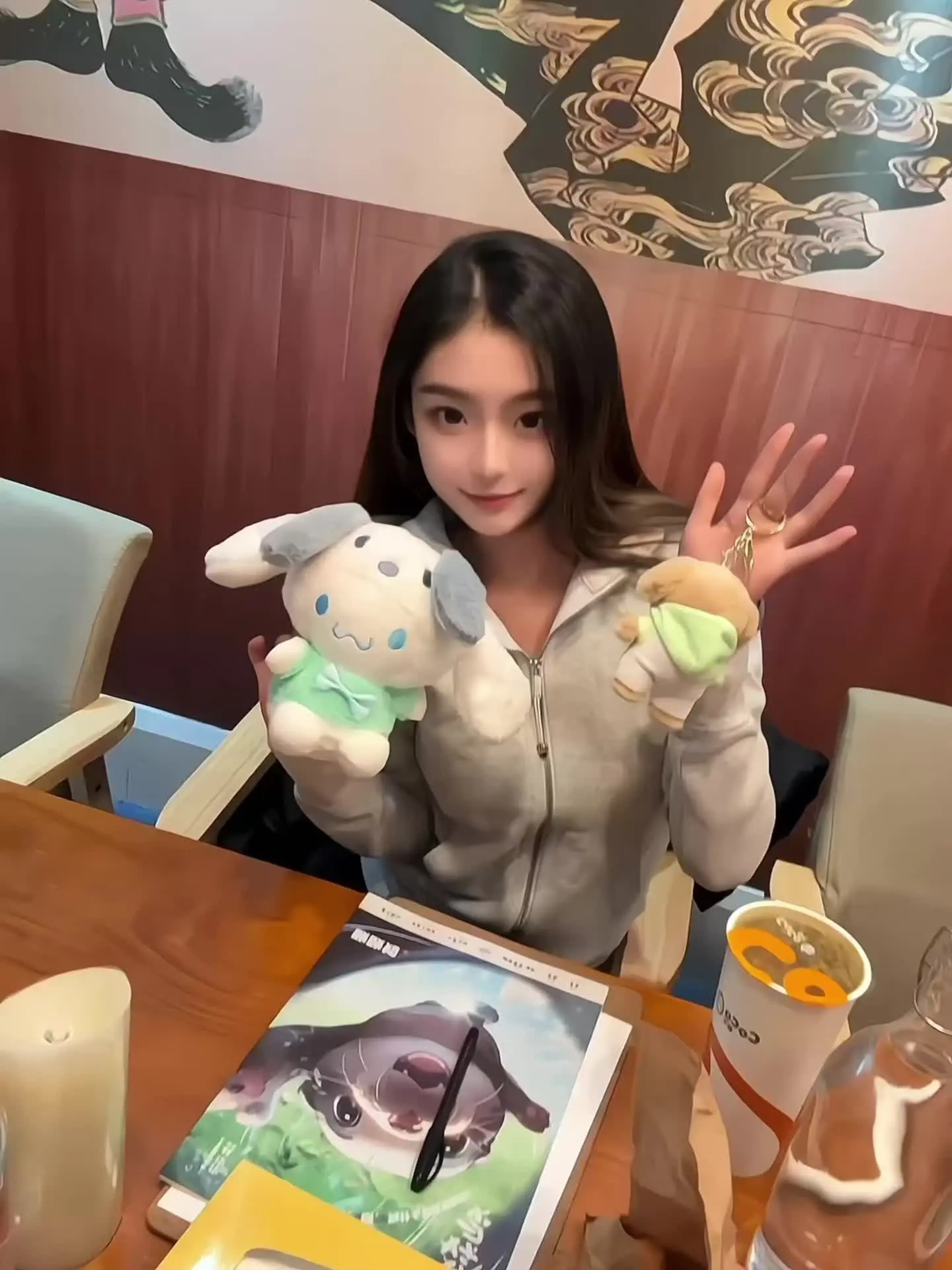 我给你的那包小熊饼干 你也给她了？