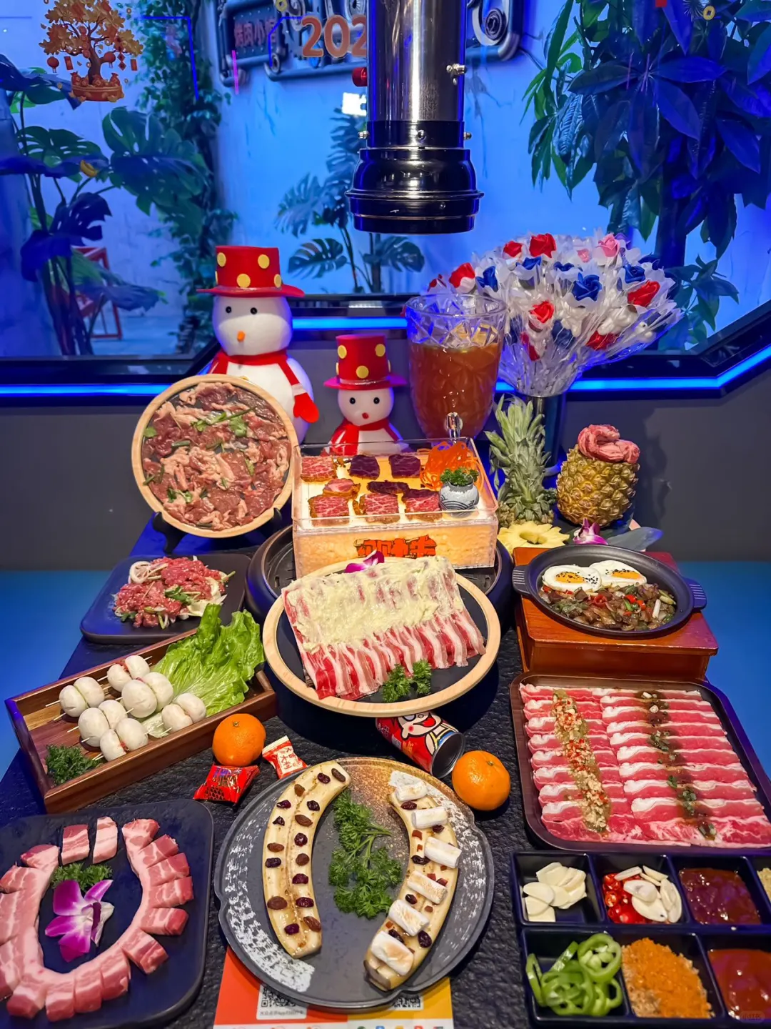 朋友圈问爆了的烤肉店，赛博朋克风太超前啦