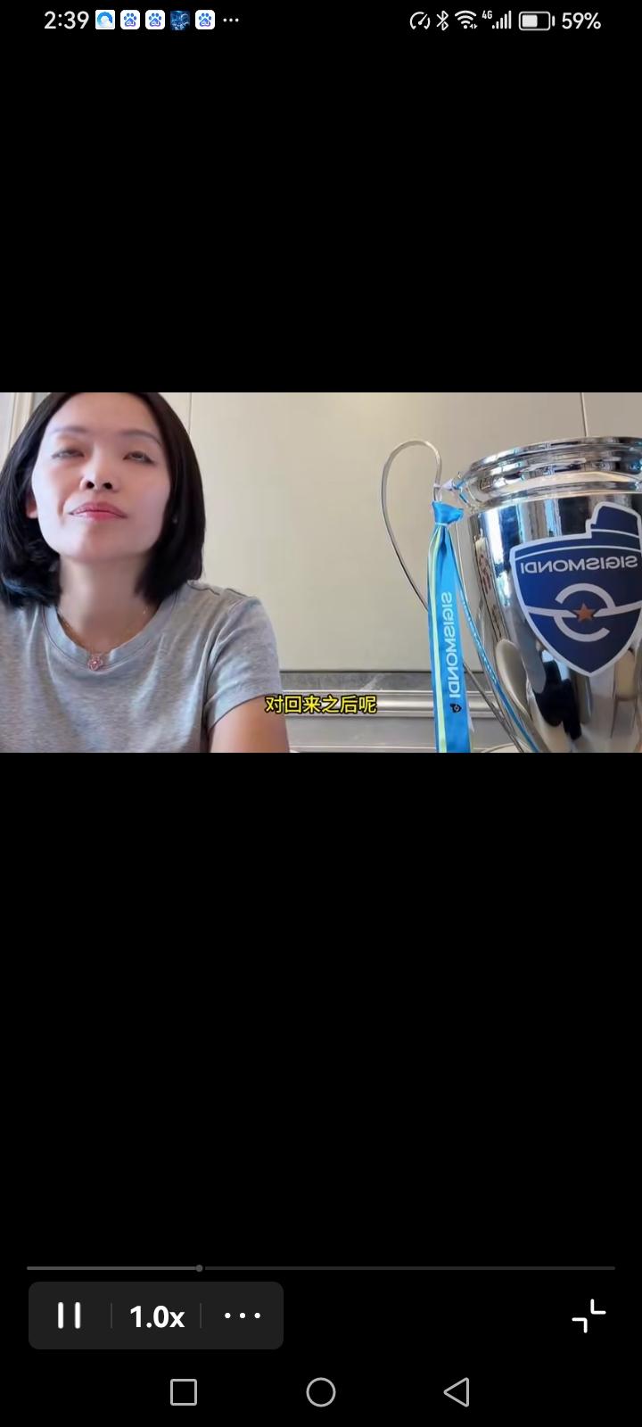 意大利华侨王太太专程护送足球小将的冠军奖杯回国，感动了无数人，被海外华人的爱国情