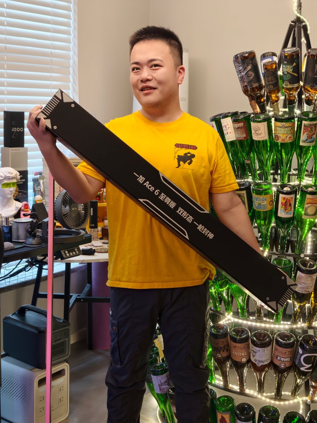 收到一加Ace 6至尊版发布会邀请函，枪形雨伞真的太帅了！这次主打的就是游戏，这