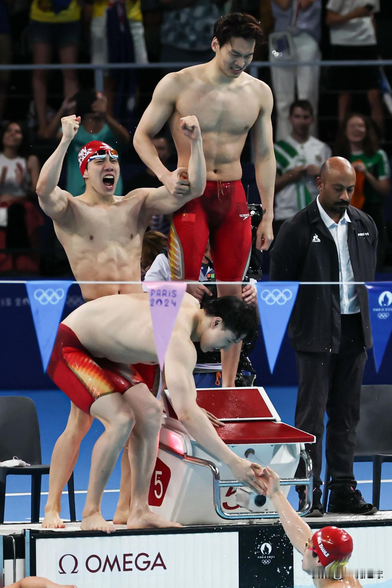 第19金！！男子4X100混接决赛，中国队徐嘉余、覃海洋、孙佳俊、潘展乐出战，最