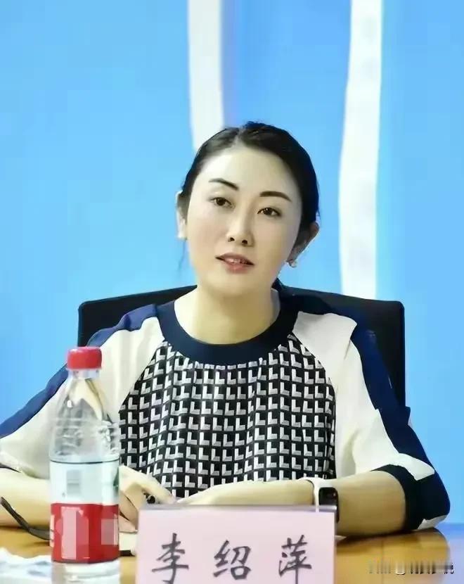 都说微信聊天，字越多证明越在乎，字越少证明越不在乎，你看长沙市雨花局长的聊天记录