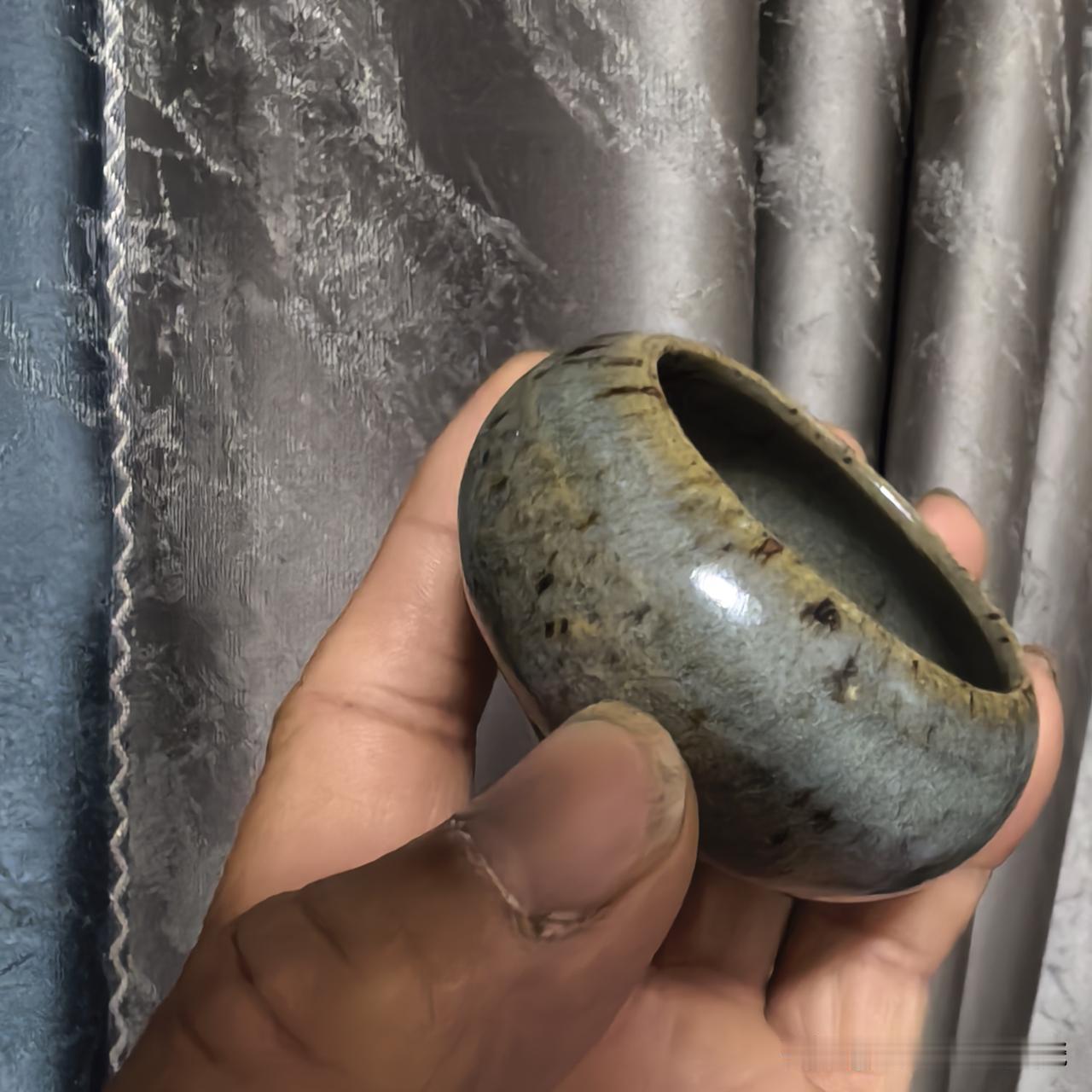 看收藏的案头小件，品味历史文化底蕴！你说它是什么瓷？
器物虽小也是宝，历经劫难品