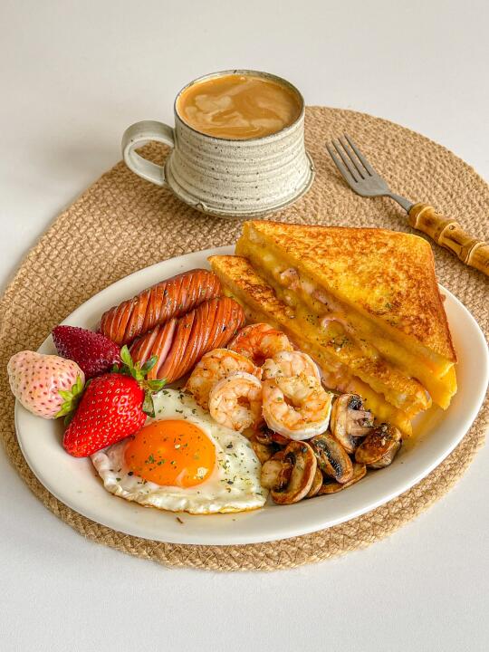 元气早餐🍳芝士火腿三明治烤肠虾仁🥪热拿铁