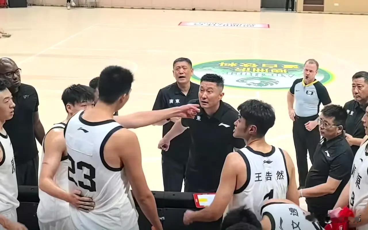 直接想走！徐昕在跟杜锋发生冲突之后，直接申请了交易，确实是够勇敢的！

此前的一