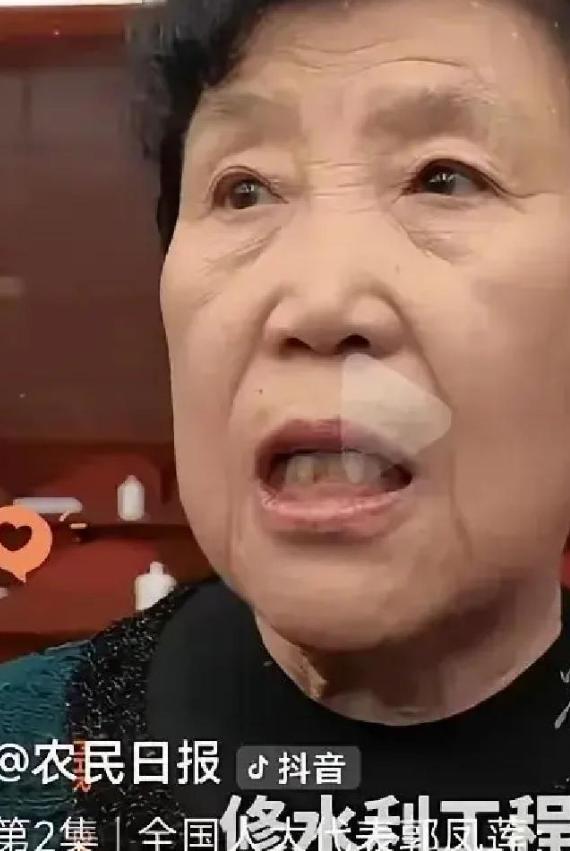 就因为农民代表郭凤莲同志，在全国两会上提了给农民增加养老金的提案，万万没想到，当