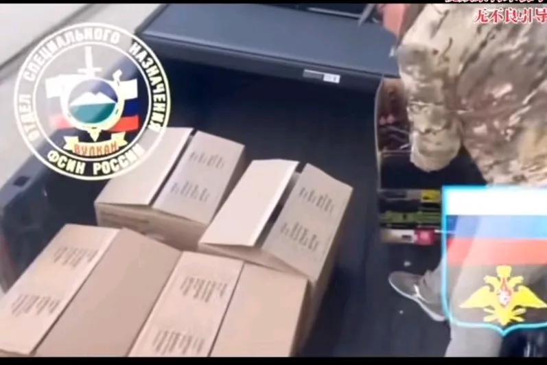 俄罗斯人展示来自中国上海匿名捐赠者捐赠的新型无人机箱子，护目镜遥控器等
谁知道是