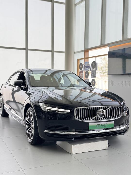 兼具性能与优雅！S90插电式混动你确定不心动