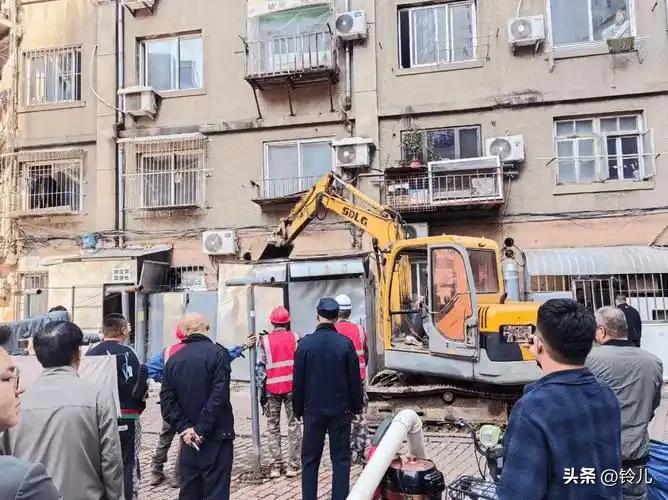 拨打12345把投诉者扒得底朝天，太可怕了。
     近日，家住上海市宝山区的