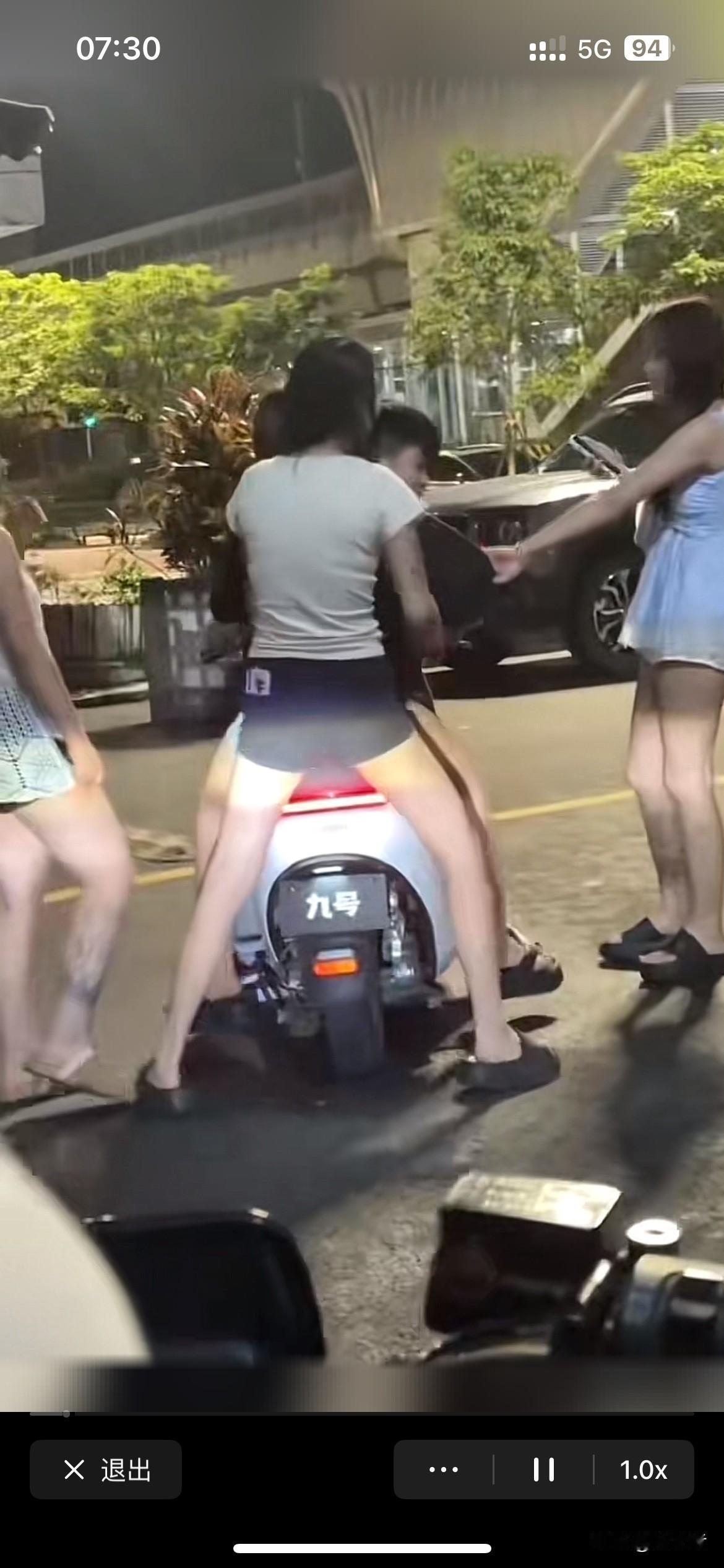 网上说鬼火少年兜里可能连200块都没有，一个电话却能叫出几十个妹子，这事儿还真有