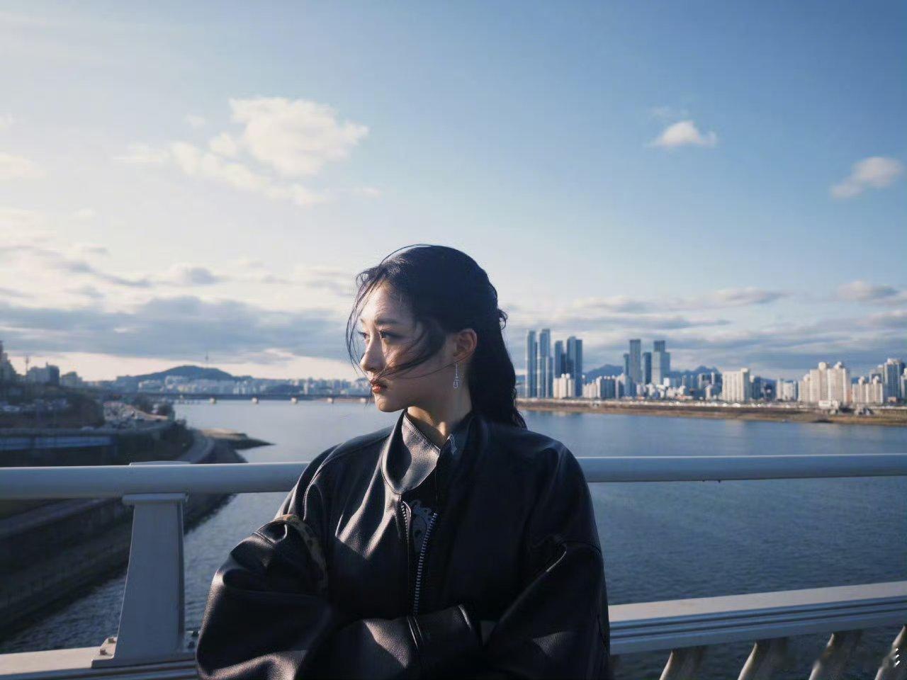 曝关晓彤深夜去酒吧别太关注女明星私生活了吧，去哪里也是她们的自由 