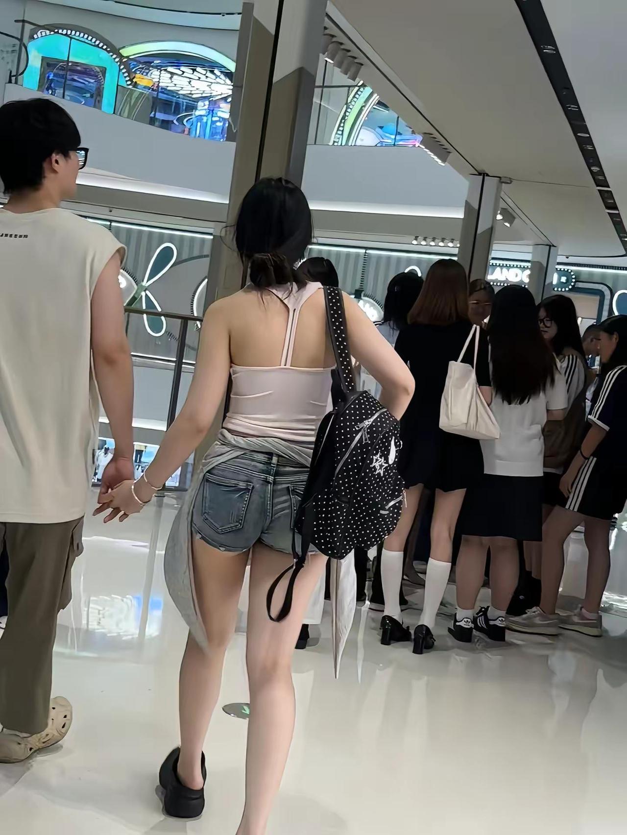 你说过牵了手就算约定 大大方方展示自己
