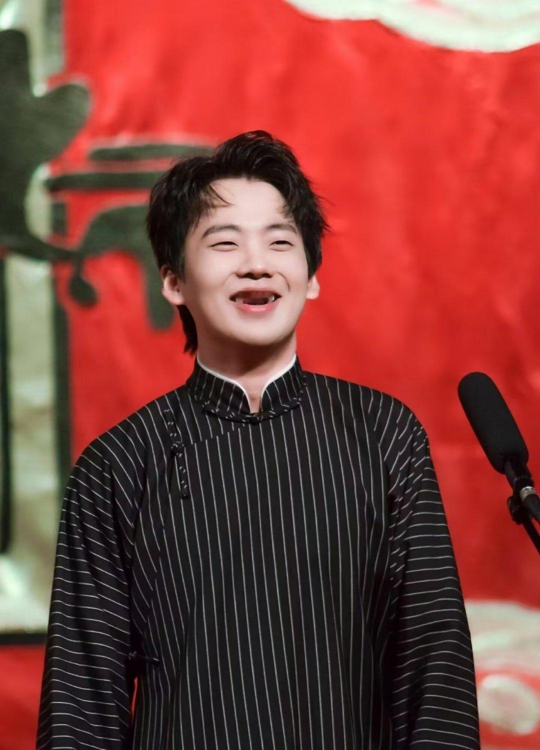 郭麒麟瘦到认不出当演员把身体交给角色，背后往往要承受常人难以想象的付出。郭麒麟新