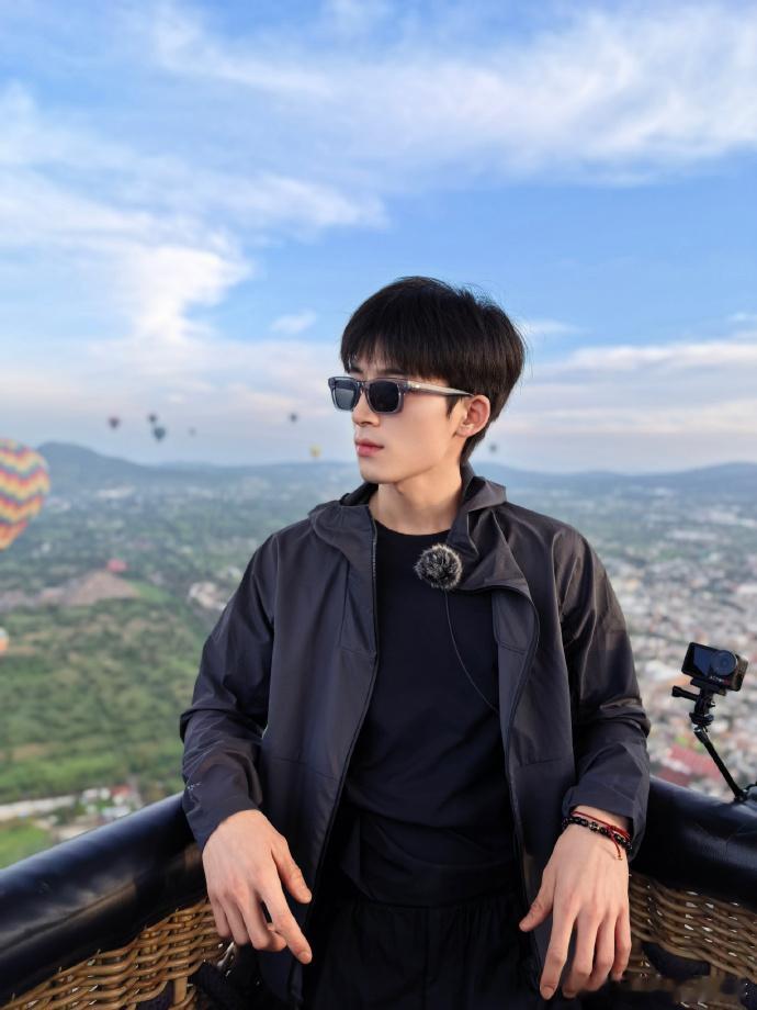 王可给邓为王星越拍的神图王可发邓为王星越神图 我只能说颜值在江山就在，那出片简直