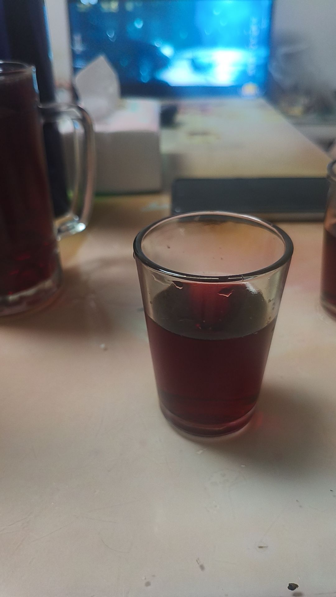 葡萄美酒夜光杯，欲饮琵琶马上催。