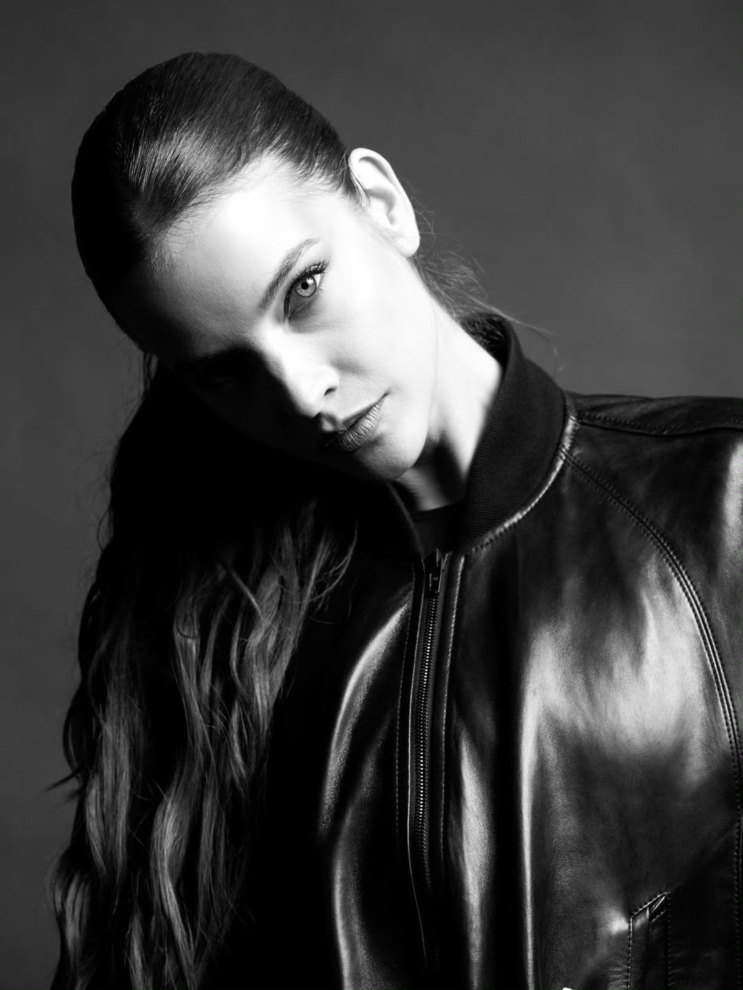 Balenciaga 2026冬季时装秀的黑白肖像大片品牌挚友陈飞宇、马思纯、杨