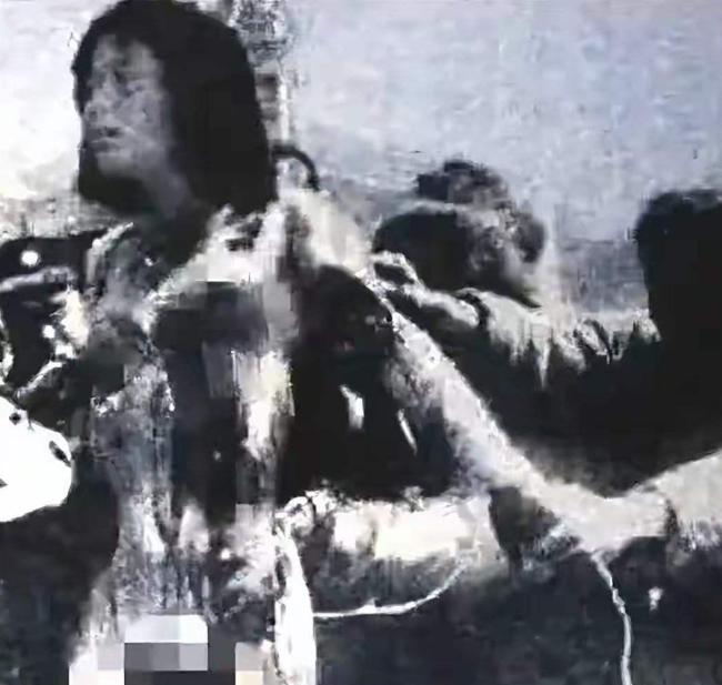 1928年9月19日，她被敌人带到刑场。他们将她衣服扒光，分开四肢绑在绑在两根横