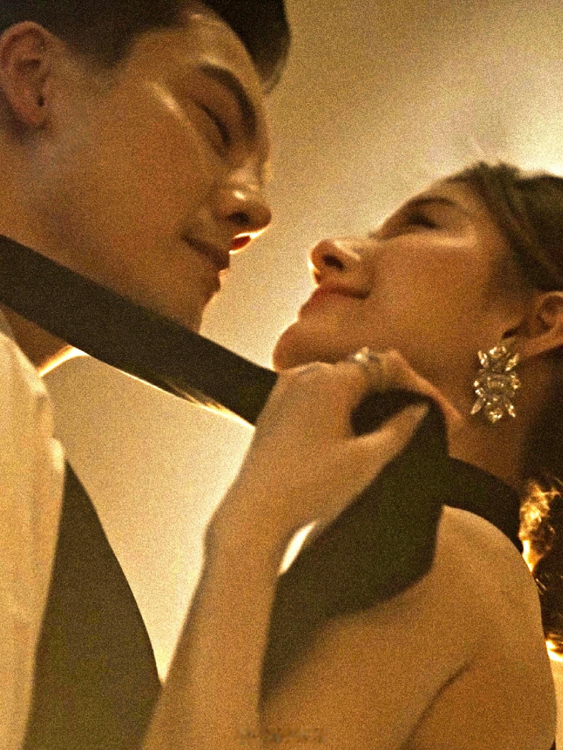超符合小说里西装暴徒×娇娇美人的设定许我耀眼[超话] ​​​