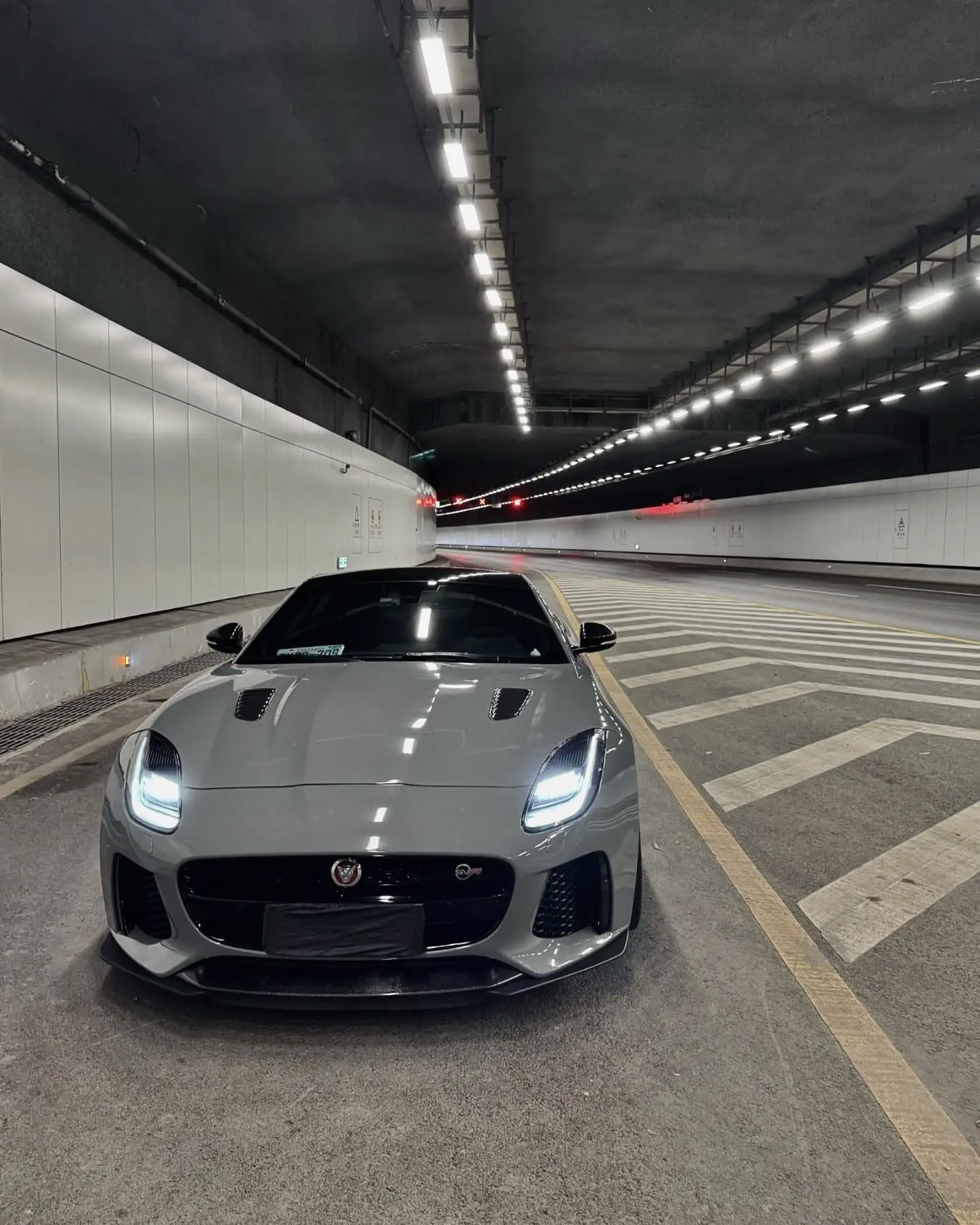 Jaguar Ftype SVR575。