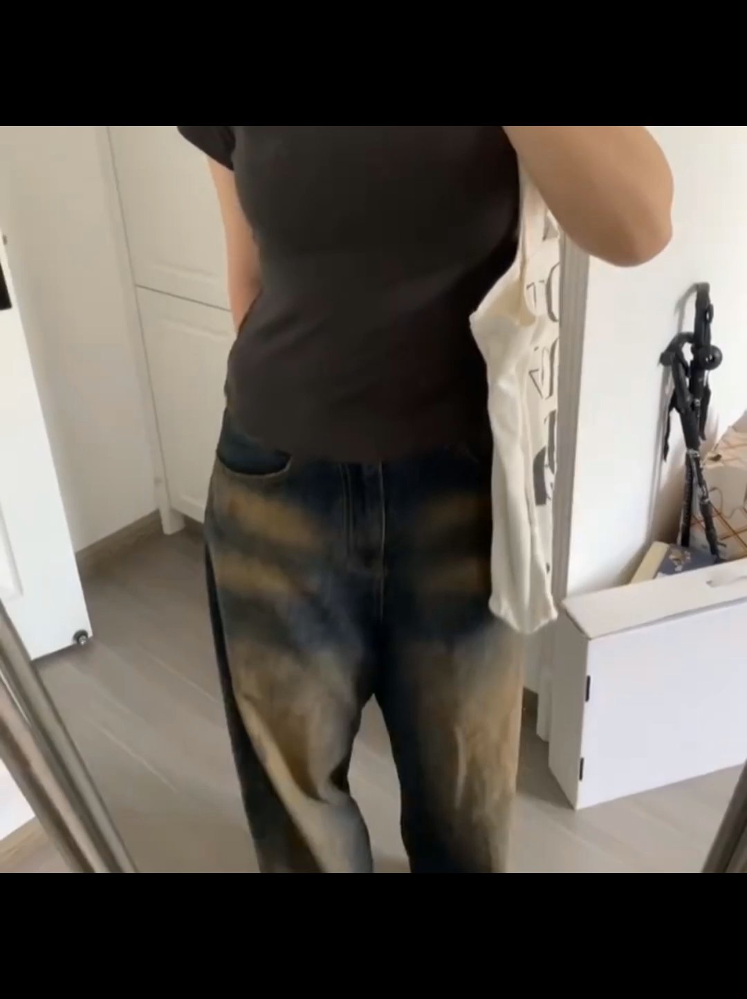 我现在连双休都干不下去了，刚入职场那会儿，月休四天都能乐呵呵干几个月！现在？完整