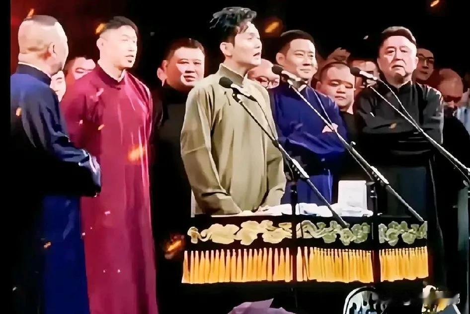 2024年相声经典段子
郭德纲、于谦
郭德纲：“说于老师是古希腊掌管抽烟喝酒烫头