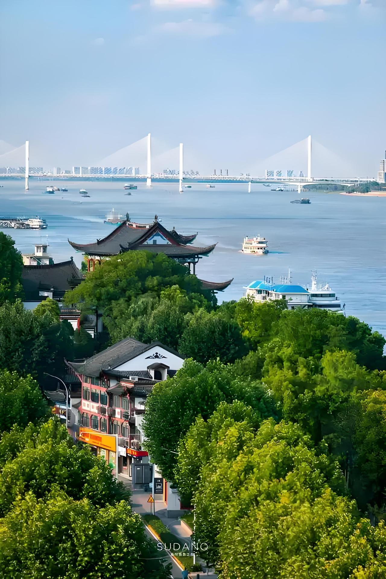 靠谱的发展思路确实得切合实际。就像陕西省政府提到的，制定发展思路要把握四“点”。