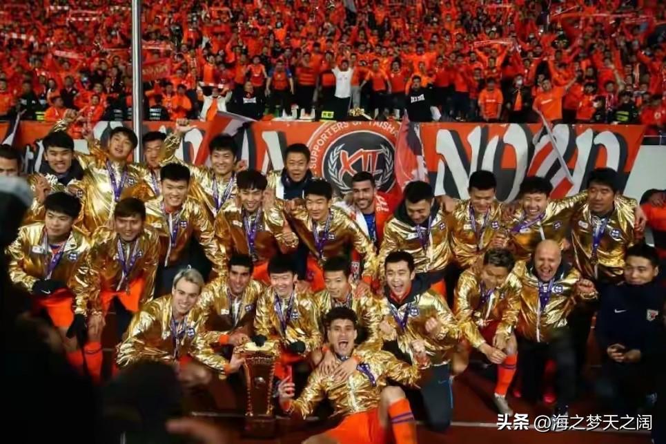 这几年千方百计的引进后卫线球员都不尽人意，像贾德松、阿尔瓦罗都是中规中矩的后卫，