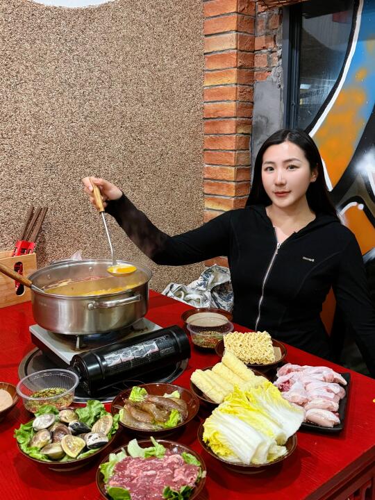 在曾厝垵吃到难忘的糟粕醋火锅🍲🦐 来厦门旅游啦 怎么能不吃美食呢 ...