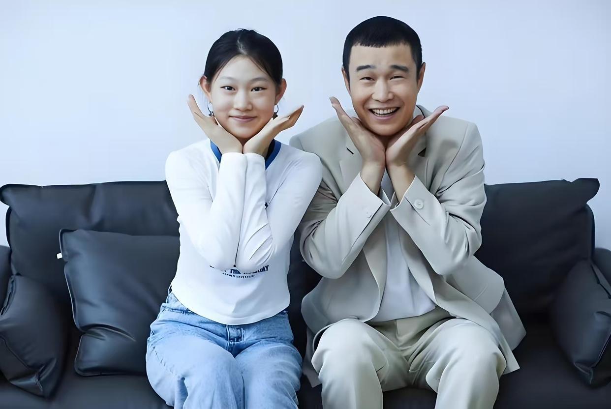 有其父必有其女，小沈阳的女儿也很优秀，唱歌跳舞全能[赞]