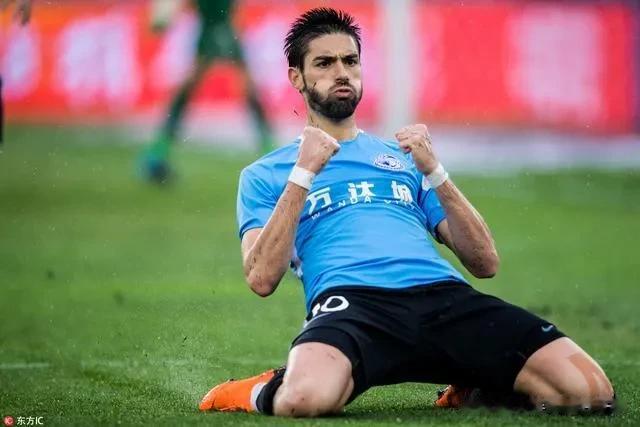 感谢大连人队这些年来给我们带来的快乐，让我们能在现场亲眼目睹卡拉斯科、哈姆西克这