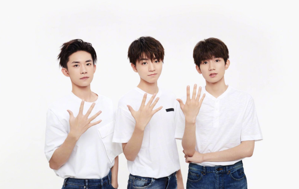 肖战为X玖少年团人气成员，现组合合约期满成员各自发展。继X玖少年团之后，TFBO
